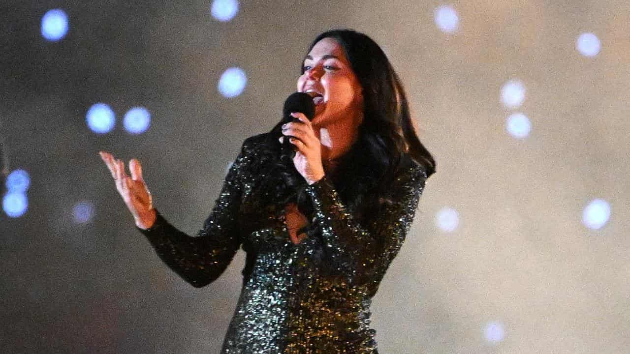 Vanessa Amorosi performs at the Birmingham Games closing ceremony