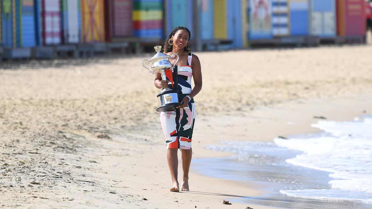 Naomi Osaka with the AO trophy in 2019.