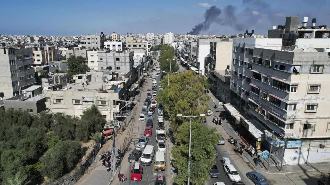 Cars fleeing northern Gaza