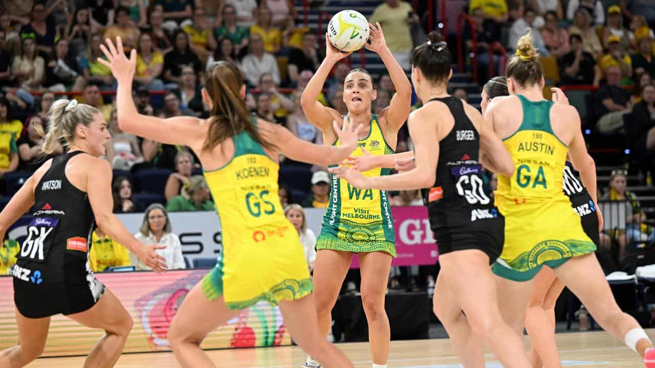 Australian netballers v NZ.