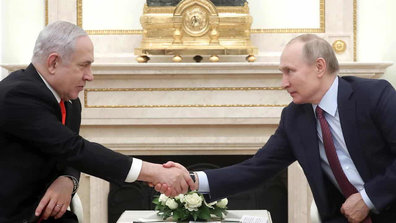 A file photo of Bibi Netanyahu and Vladimir Putin