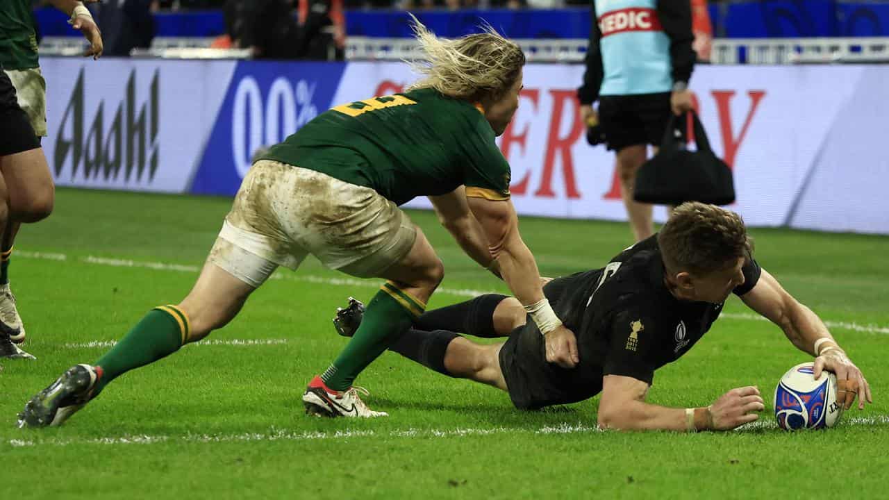 Beauden Barrett scores a try for New Zealand. 