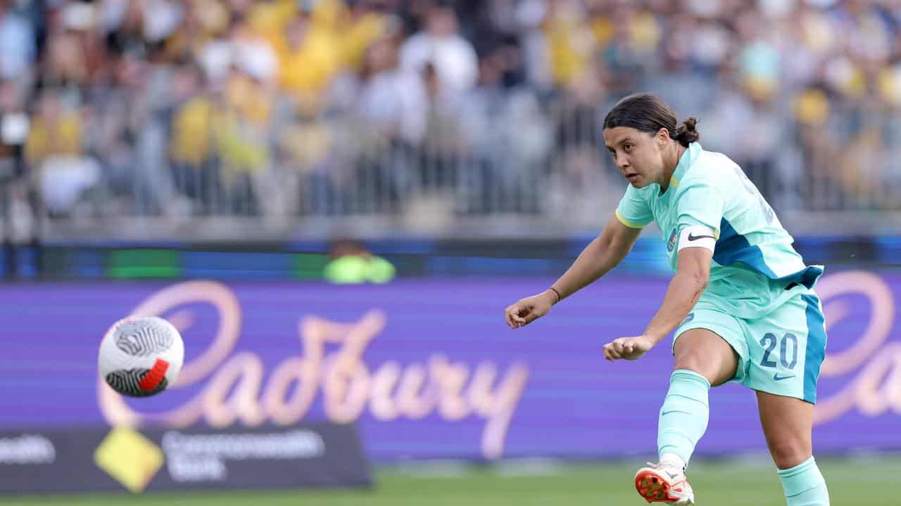 Sam Kerr shoots.