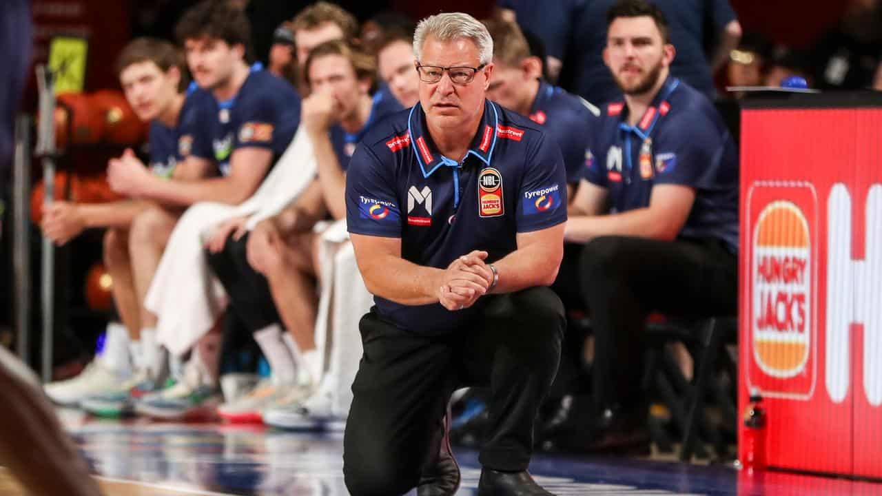 Melbourne United coach Dean Vickerman (centre)