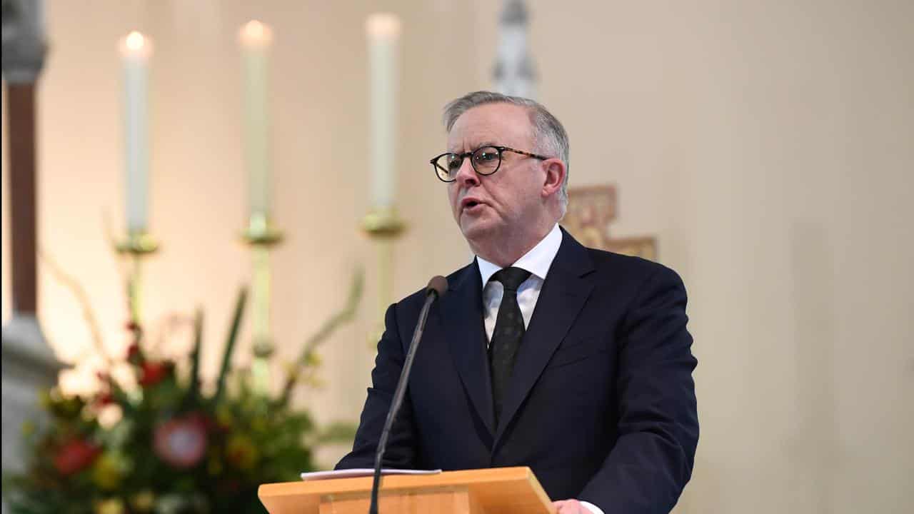 Anthony Albanese speaks at Bill Hayden state funeral