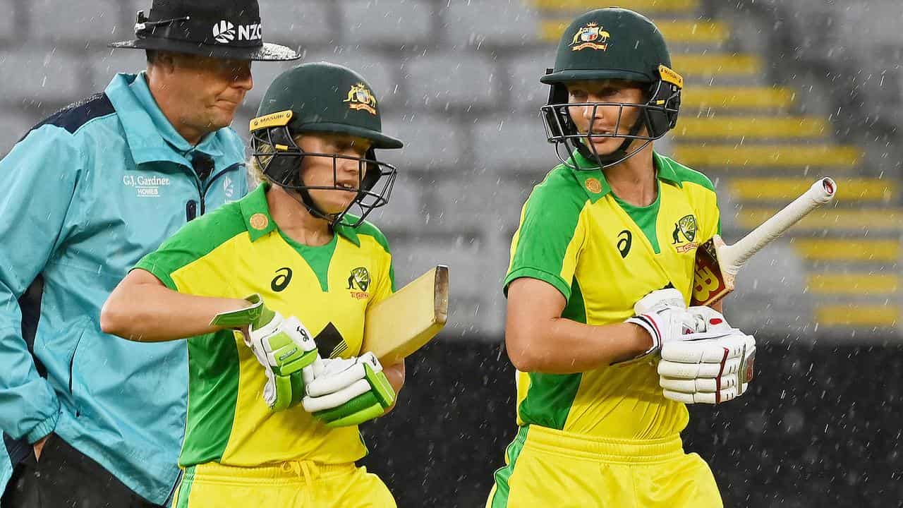 Alyssa Healy (left) and Meg Lanning.