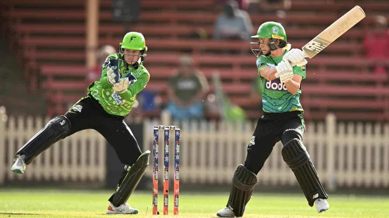 Meg Lanning bats for Melbourne Stars against Sydney Thunder