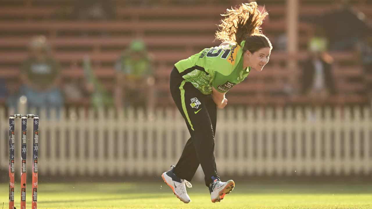 Thunder's Hannah Darlington bowls against the Melbourne Stars.