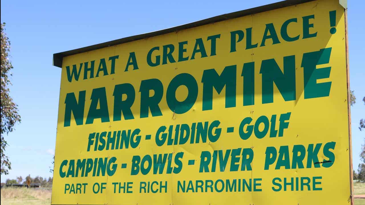 Narromine sign