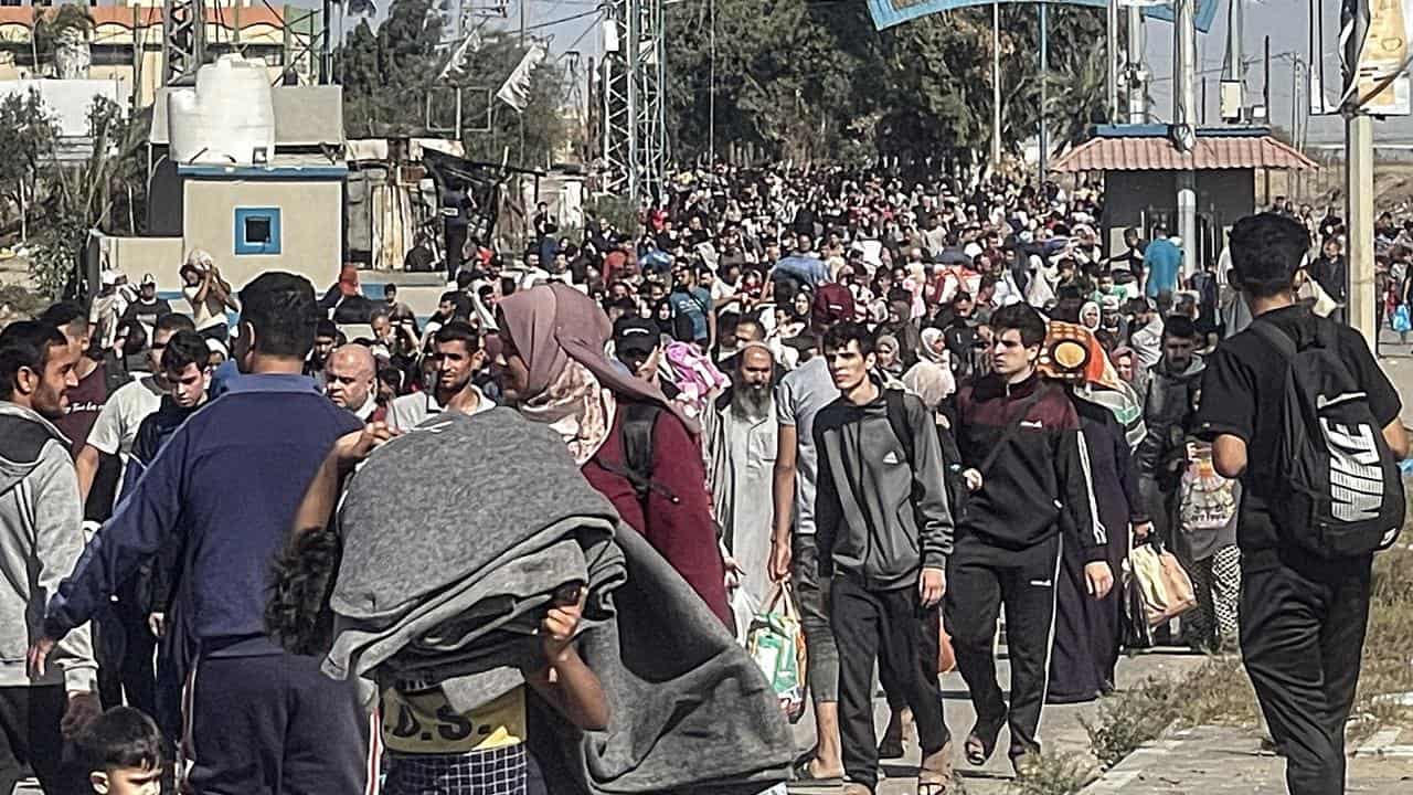 Palestinians leave for the southern Gaza, in Bureij