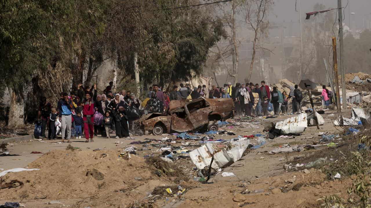 Palestinians flee to the southern Gaza Strip