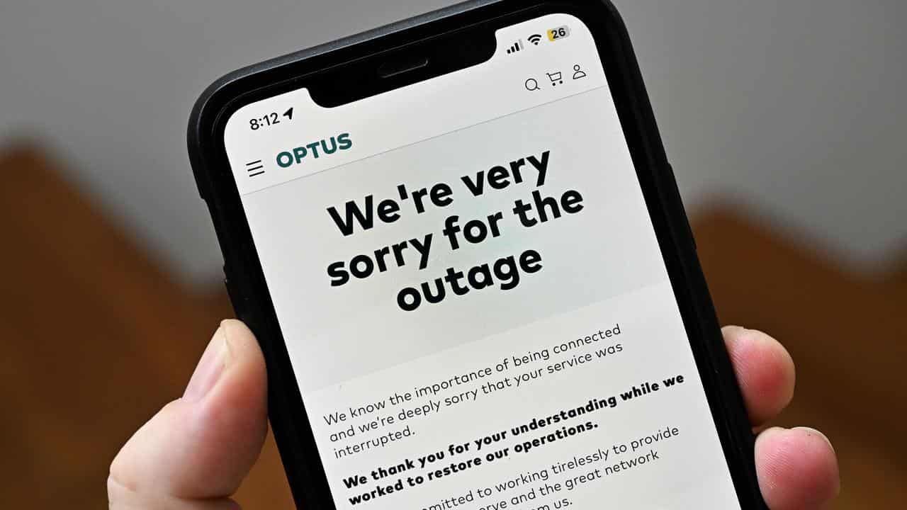 An apology notice from Optus, on a mobile phone