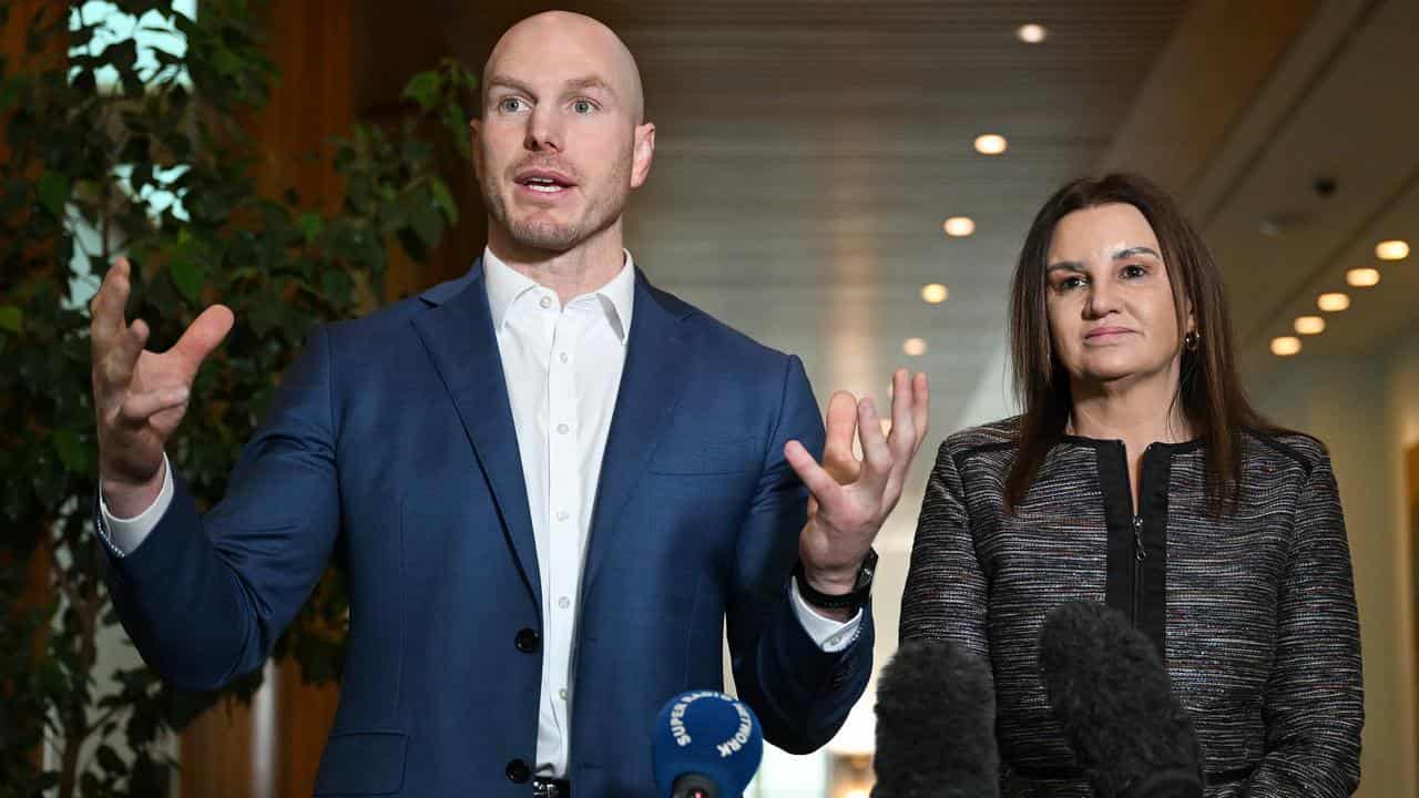 Crossbench Senators David Pocock and Jacqui Lambie