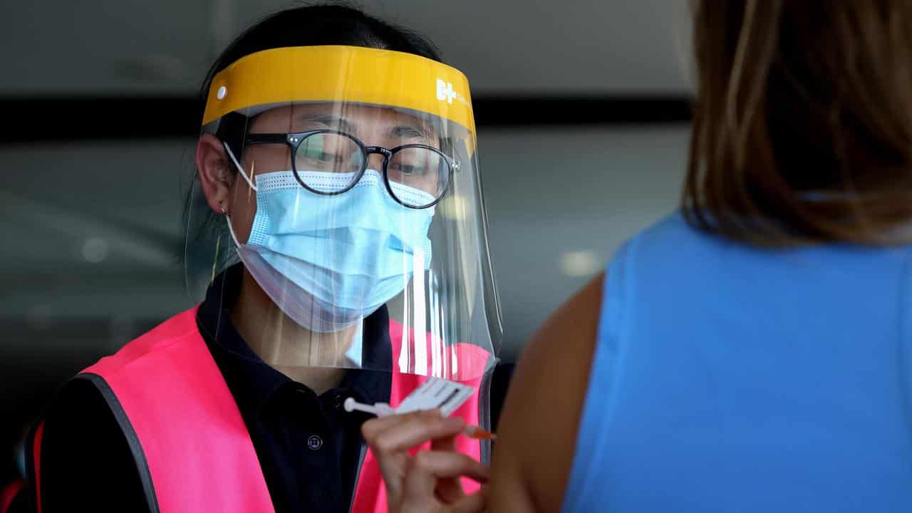 A nurse vaccinates a patient.