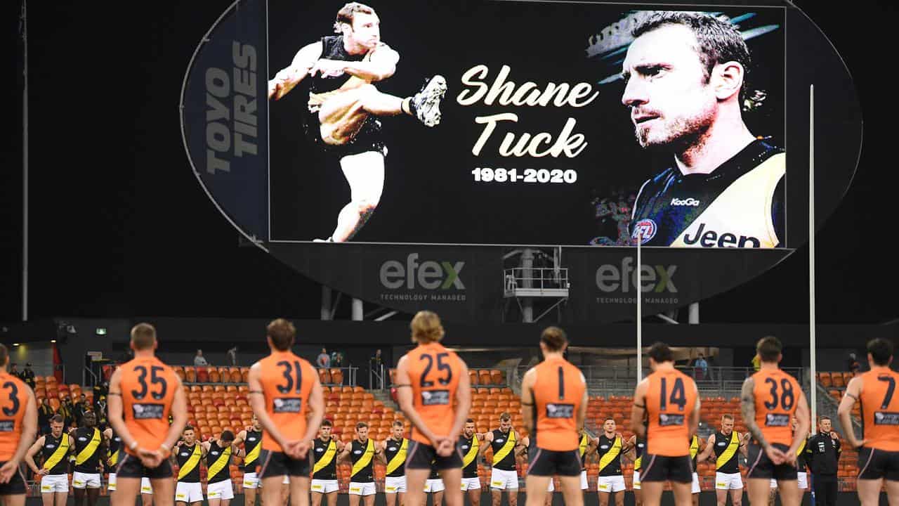 Players in minutes silence for Shane Tuck (file image)