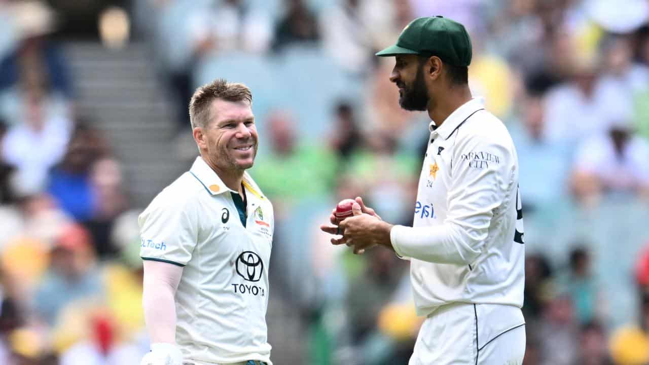 David Warner (left) and Pakistan captain Shan Masood. 