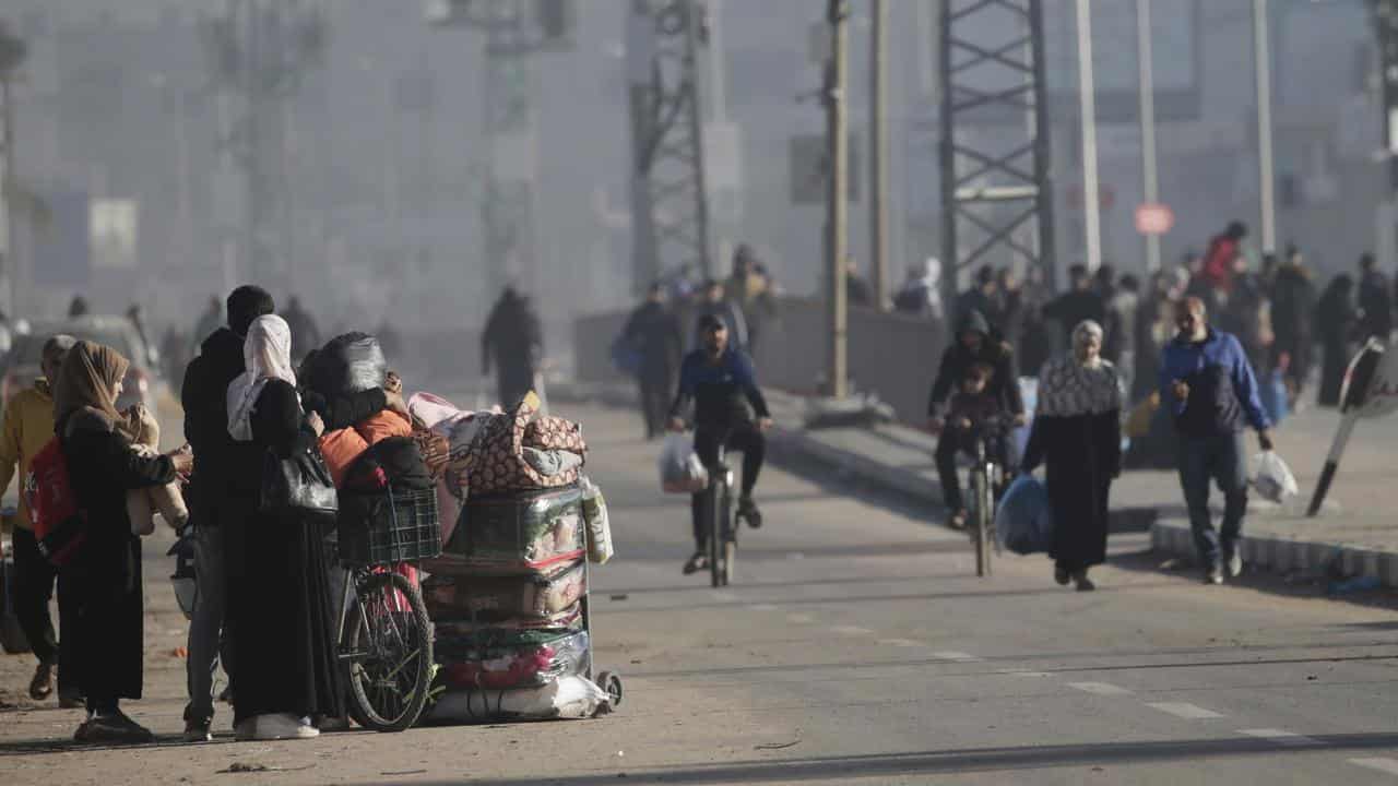 People evacuating in Gaza 