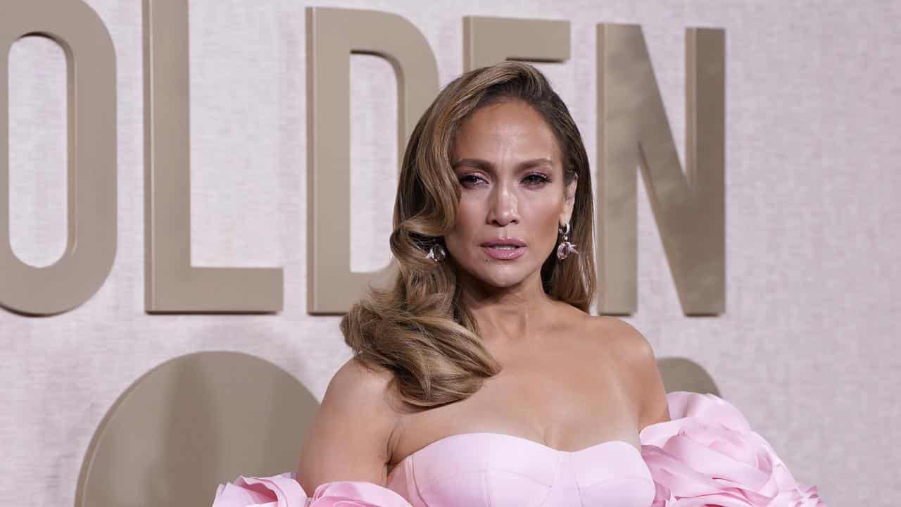 Jennifer Lopez arrives at the 81st Golden Globe Awards