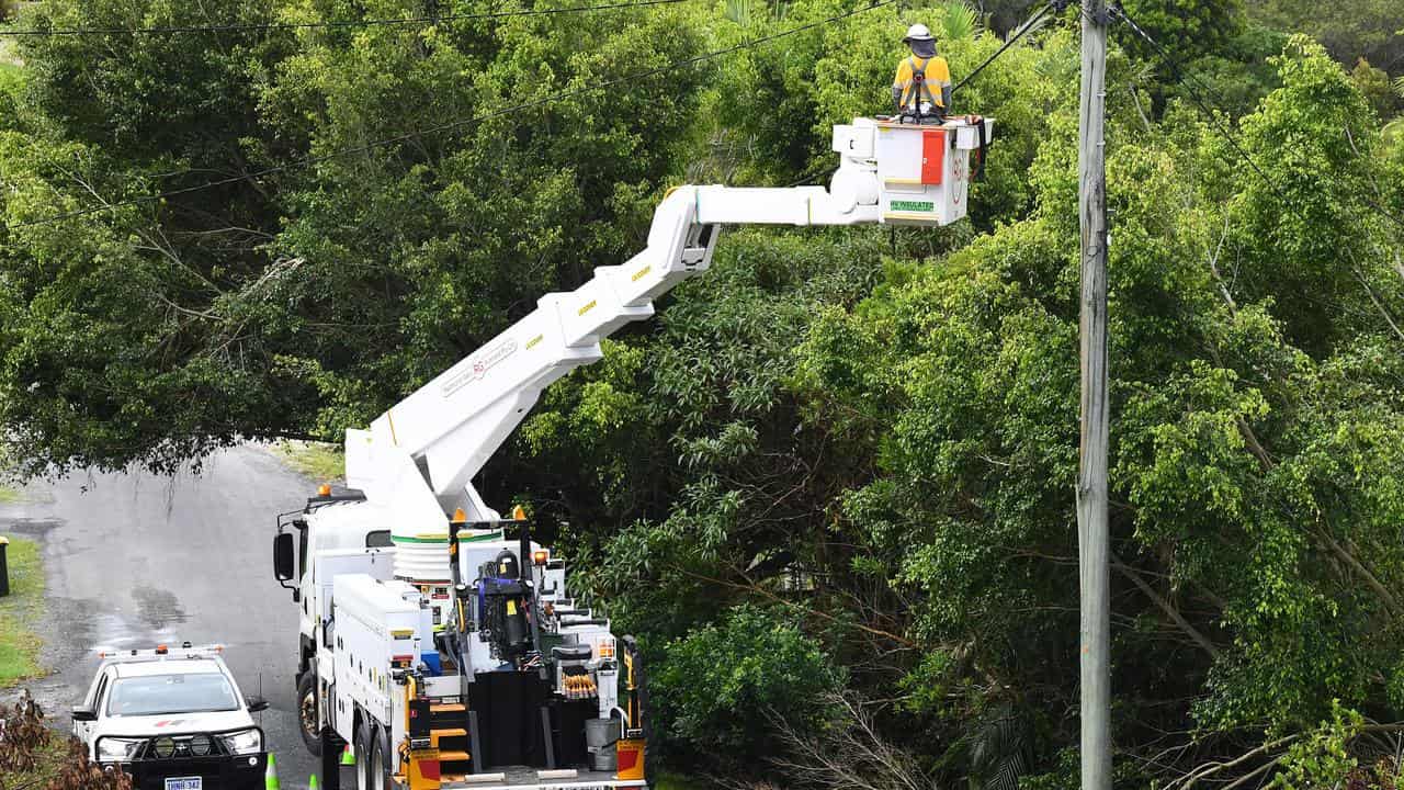 Power line repairs at Mount Tamborine.