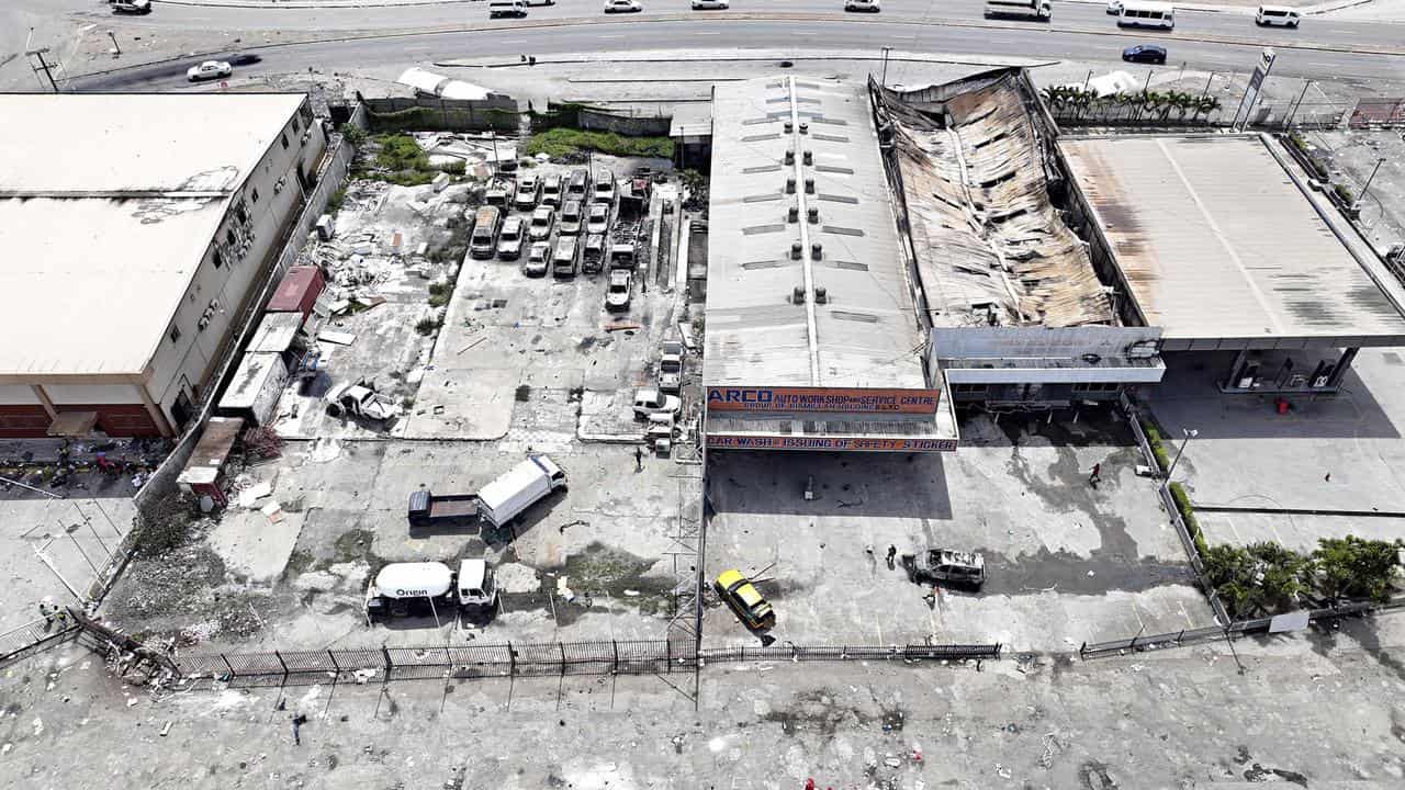 A damaged shopping centre in Port Moresby.