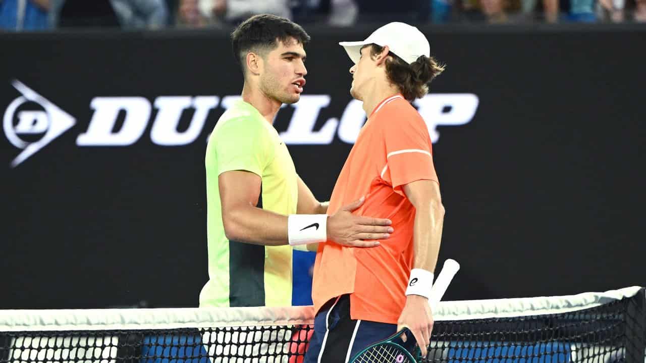 Carlos Alcaraz (left) congratulates Alex de Minaur.