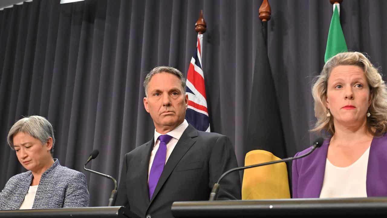 Penny Wong (l), Richard marles (c), Clare O'Neil (R)