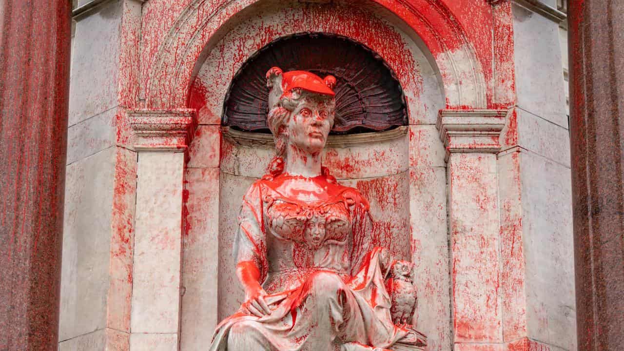 Queen Victoria memorial painted red