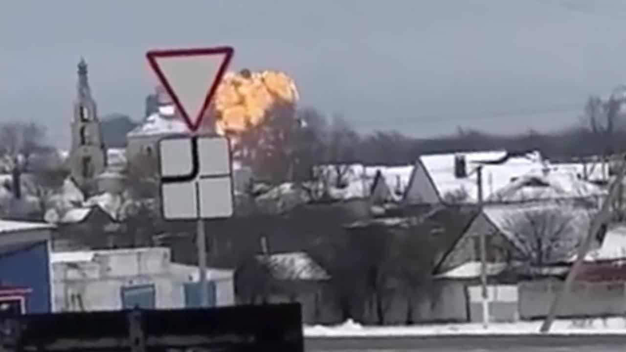 A warplane crashed at a residential area near Yablonovo, Belgorod