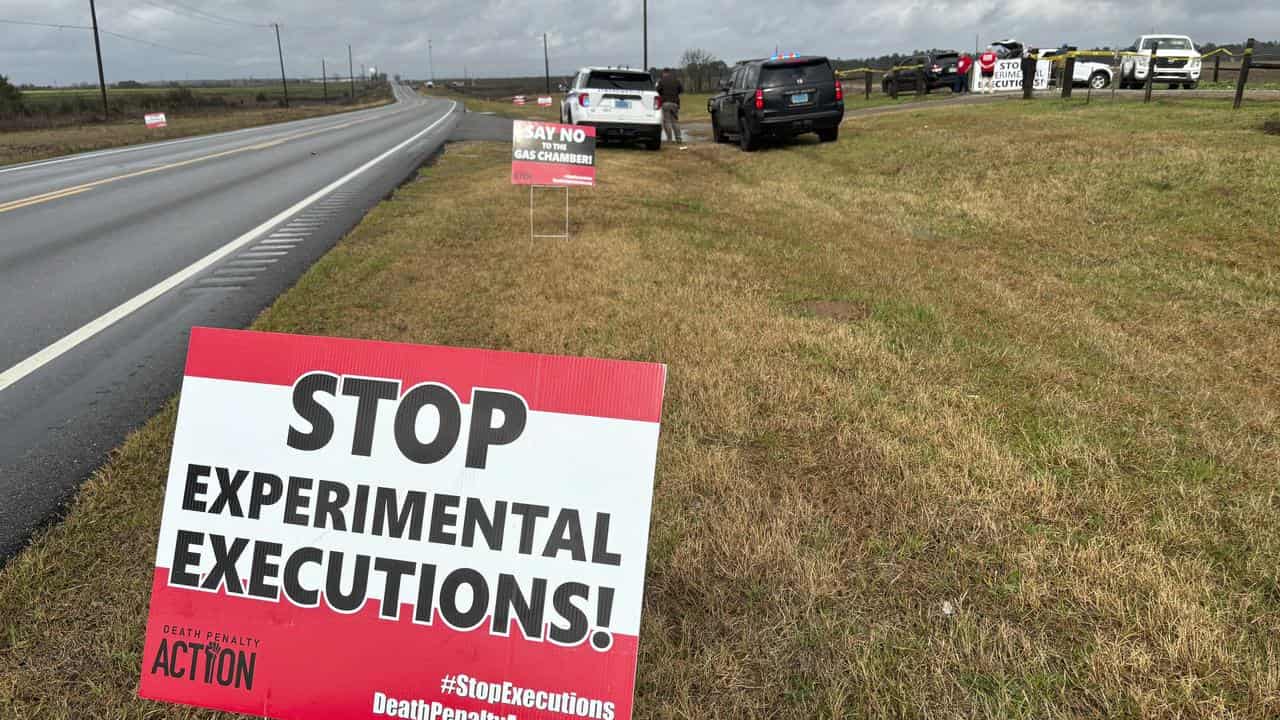 Anti-death penalty signs by the road to Holman Correctional Facility