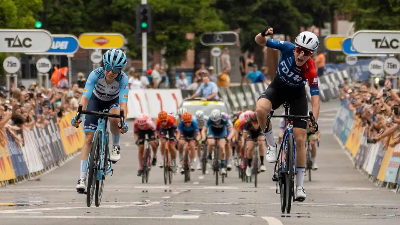 Loes Adegeest (r) wins the 2023 Cadel Evans Great Ocean Road Race.