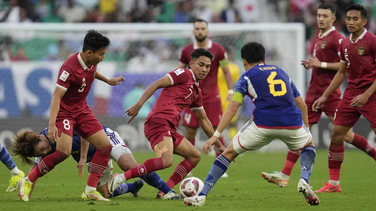 Marselino Ferdinan battles for the ball with Wataru Endo.