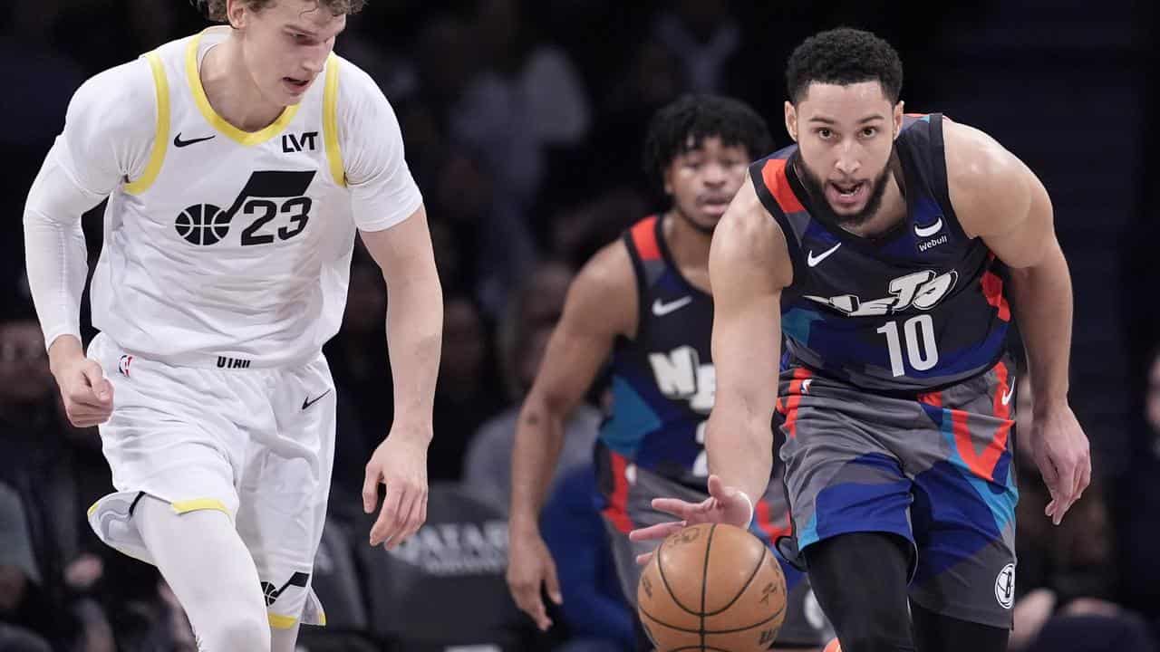 Lauri Markkanen (23) and Ben Simmons (10).