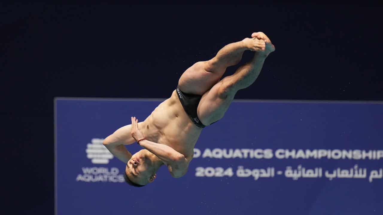 Li dives