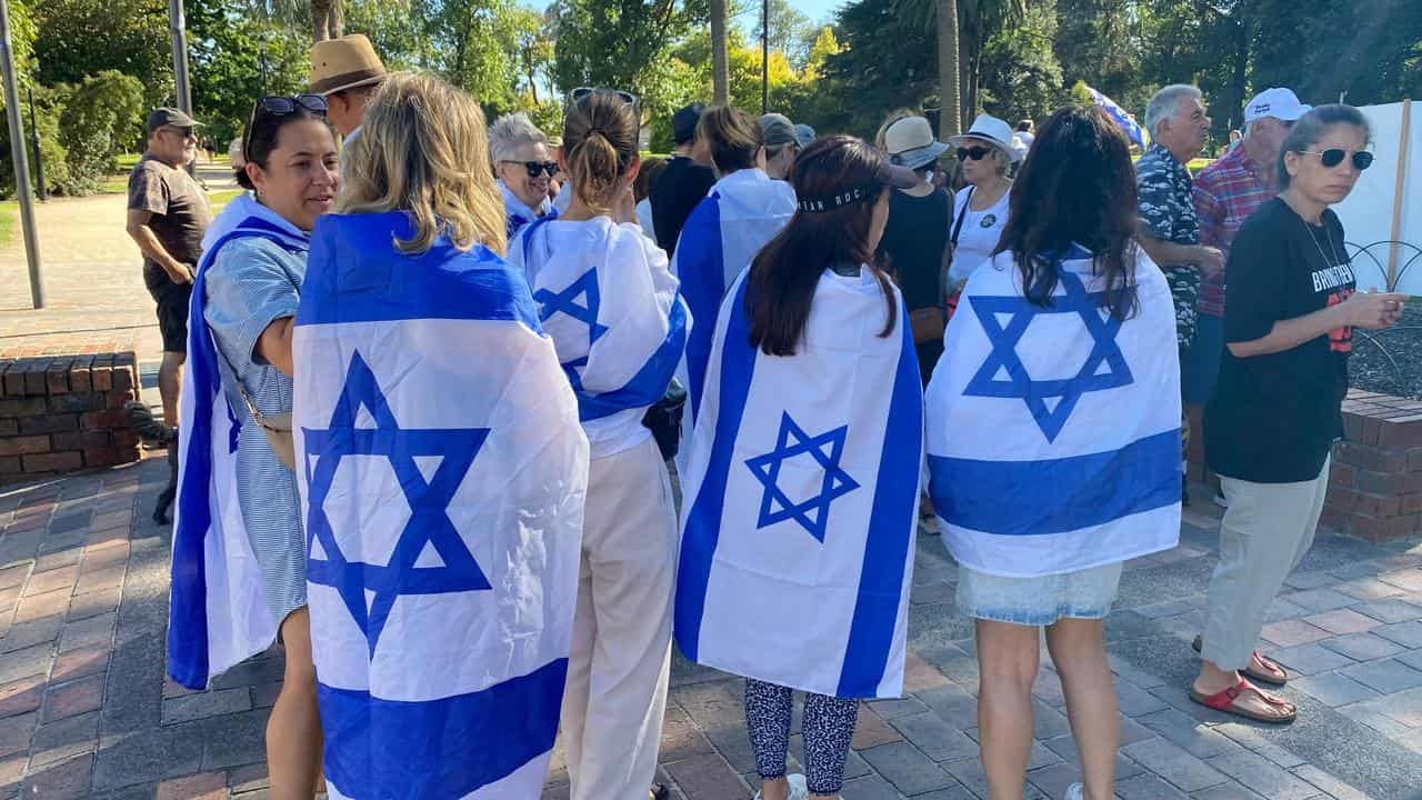 Members of the of Jewish community rally in Melbourne.