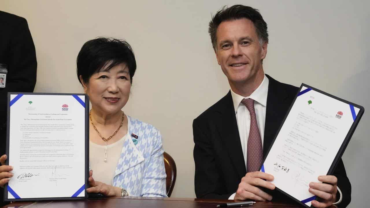 Yuriko Koike and Chris Minns 