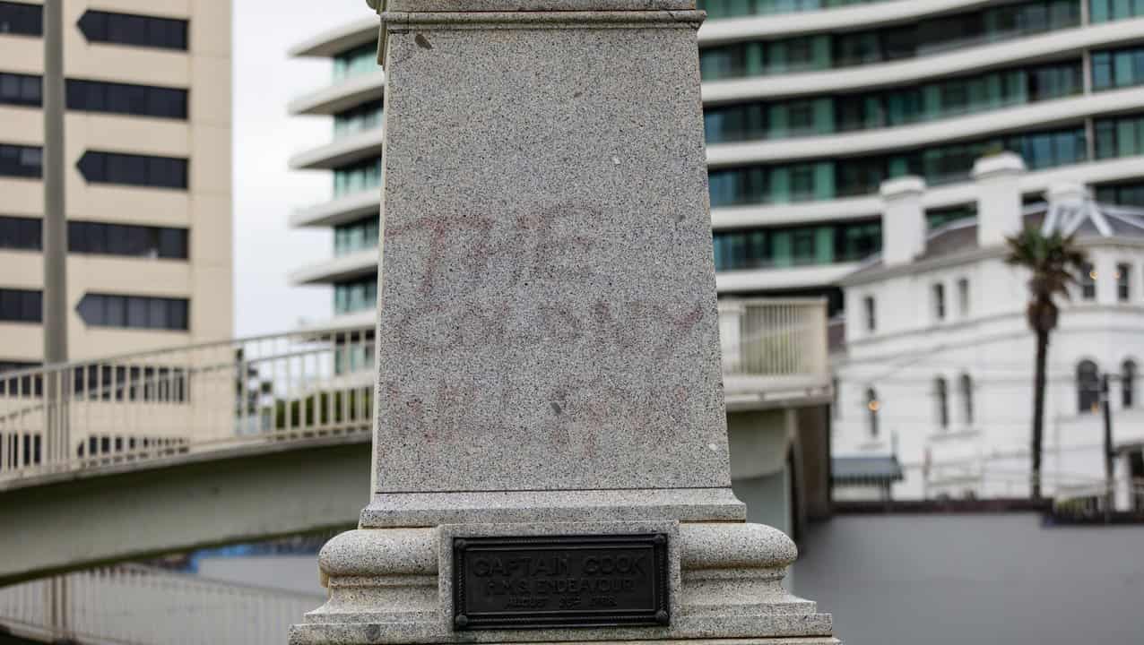 CAPTAIN COOK STATUE VANDALISED MELBOURNE