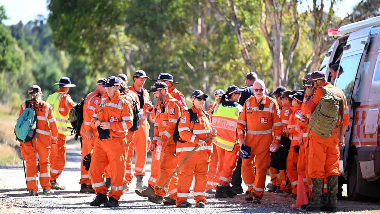 SES personnel at a staging area in Buninyong near Ballarat on Friday.