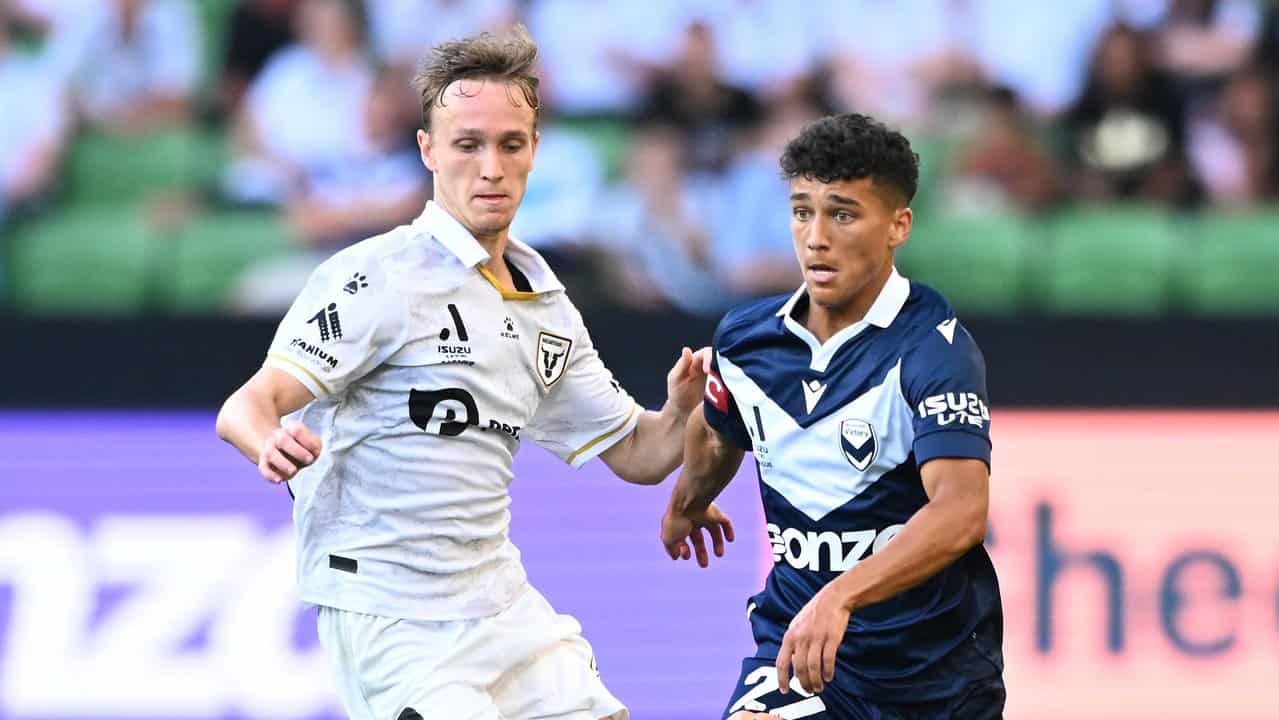 Jack Hollman (l) of Macarthur battles for the ball v Melbourne Victory