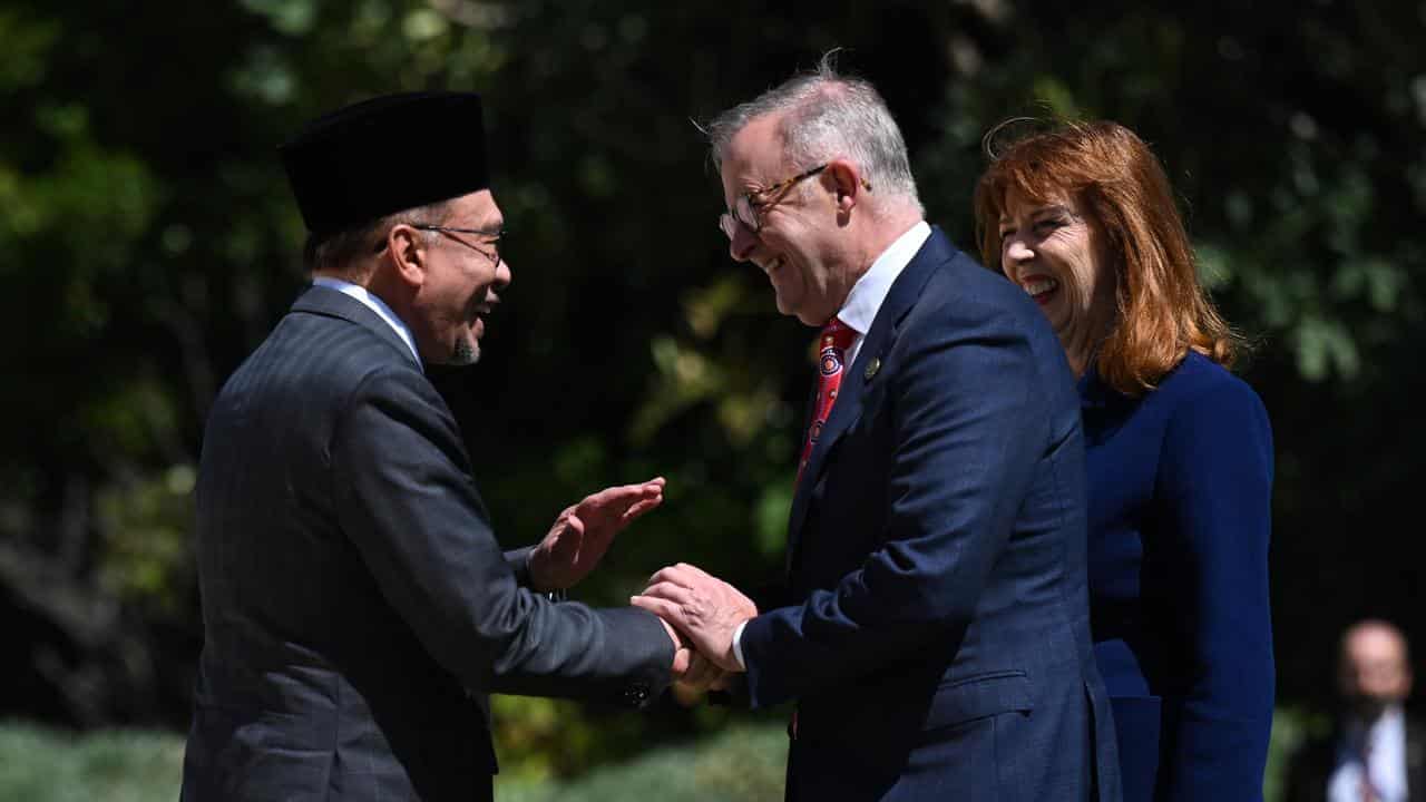 Anthony Albanese and Malaysian Prime Minister Anwar Ibrahim