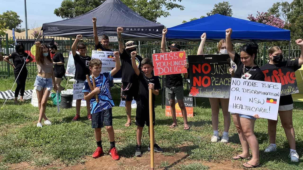 Family protest outside Dubbo hospital (file image)