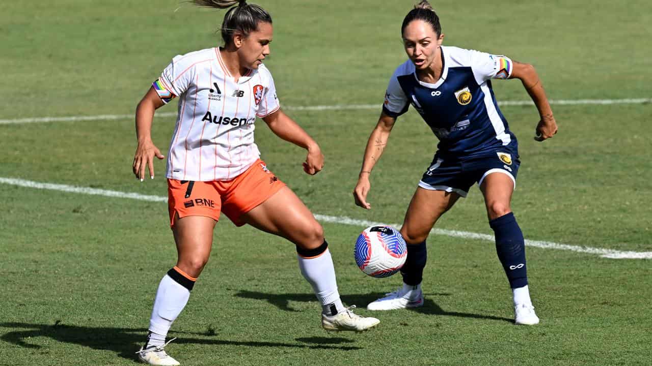 Brisbane Roar's Ayesha Norrie (l) and CCM's Kyah Simon.