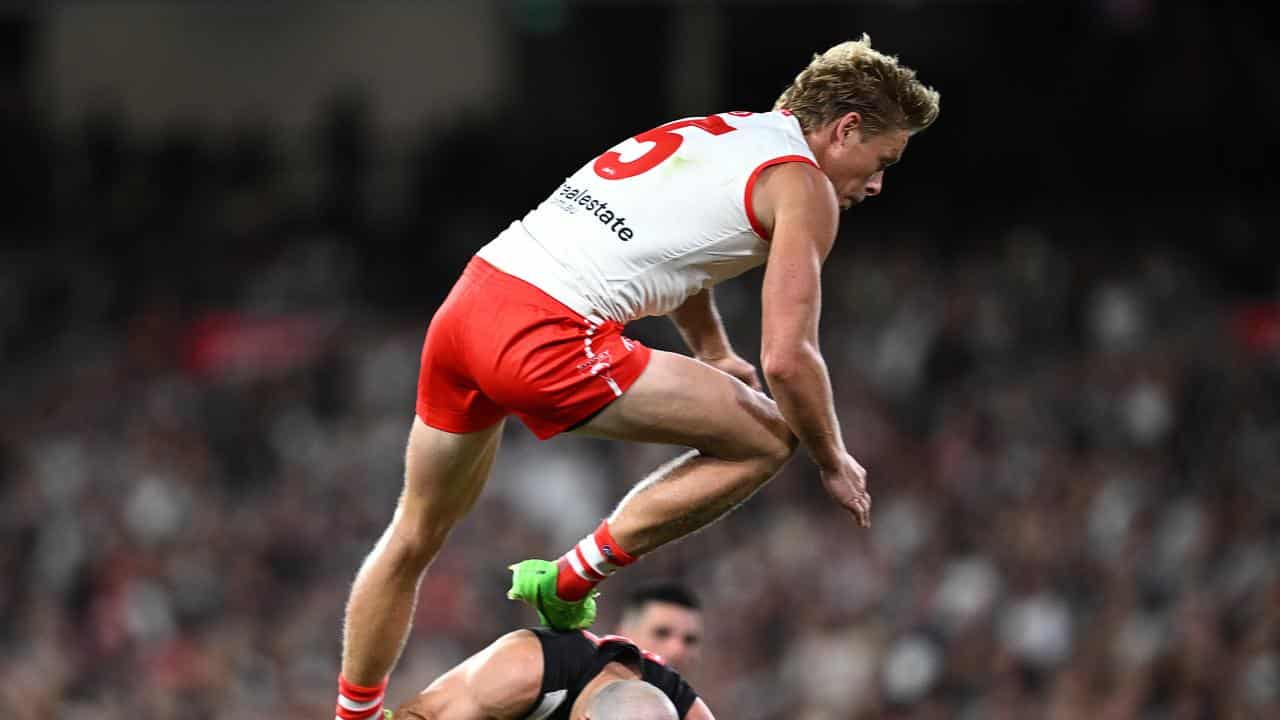 Isaac Heeney goes for a mark over Steele Sidebottom.