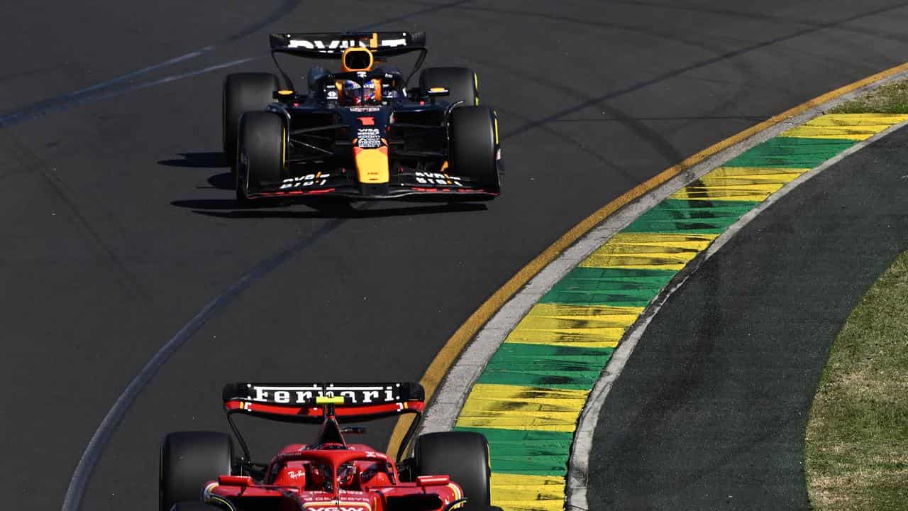 Sainz passes Verstappen.