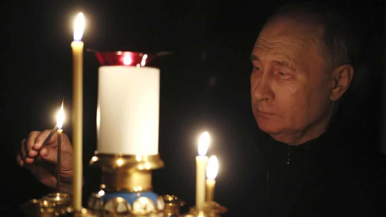 Russian President Vladimir Putin commemorates shooting victims