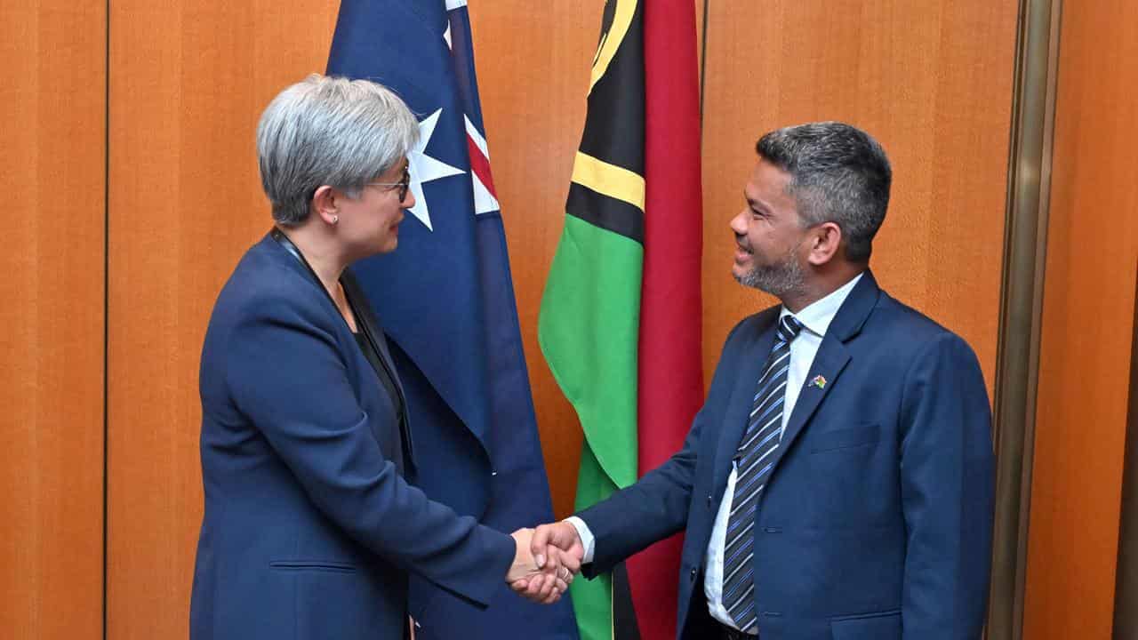 Vanuatu’s Deputy PM (R) with Penny Wong