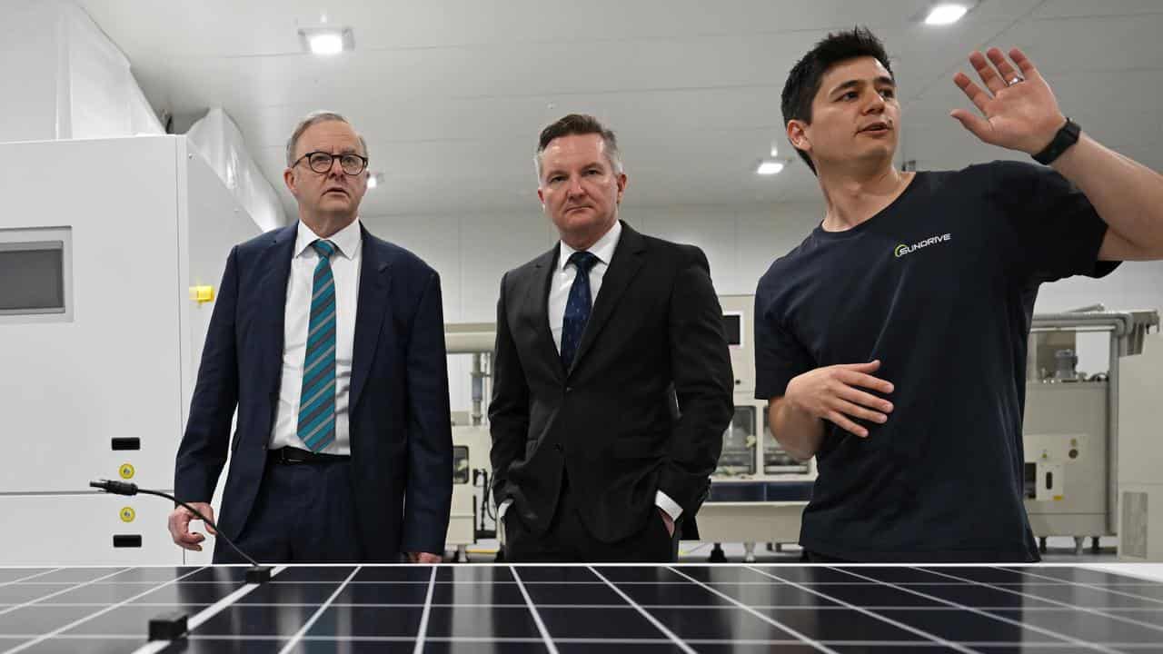 PM Anthony Albanese (L), Climate Change Minister Chris Bowen