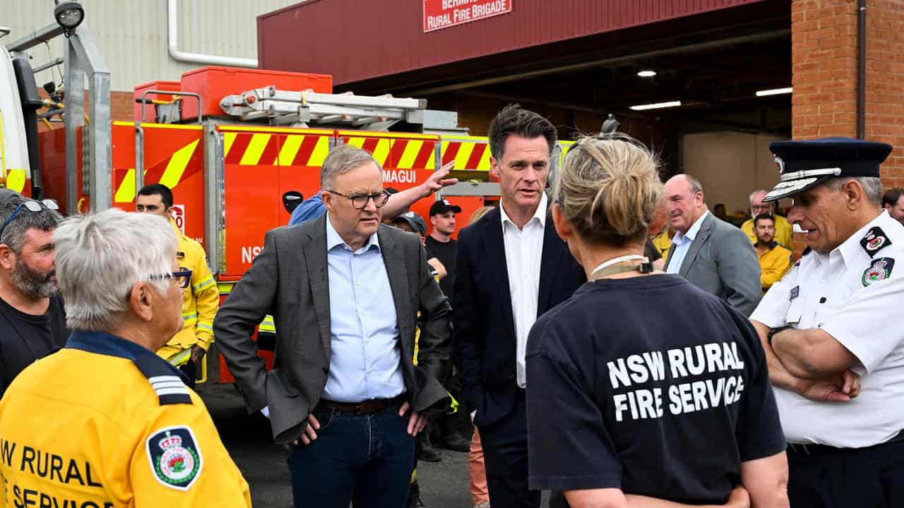 PM Anthony Albanese and NSW Premier Chris Minns speak to firefighters