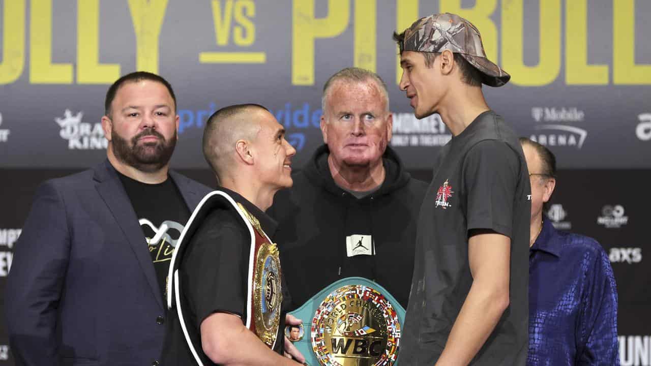 Rose and the boxers at a pre-match face-off.