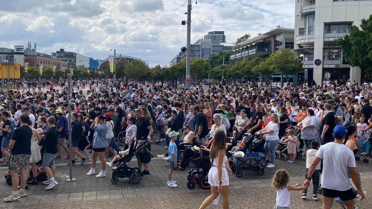 Crowds on Good Friday 