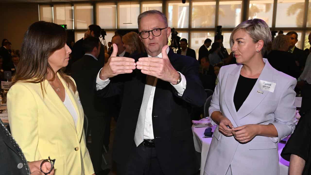 Raechel Paris (left), Anthony Albanese and Jessica Rudd